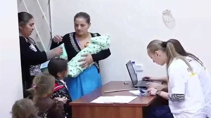 Раздача продуктовых наборов в Буденновском районе города Донецка